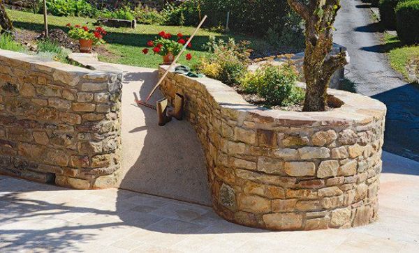 Misterbricolo construit un muret en pierre naturelle ...