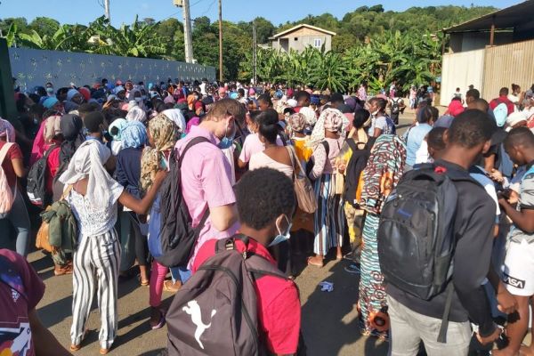Les élèves de la cité scolaire de Bandrélé en colère