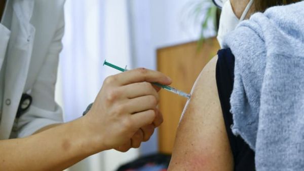 3e dose: le rappel vaccinal désormais ouvert à tous les adultes, 5 mois après la dernière injection