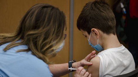 Covid-19 : l'Agence européenne des médicaments approuve le vaccin Pfizer pour les 5-11 ans