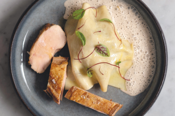 Raviole safranée de chapon aux champignons