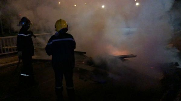 Tensions en Martinique : le préfet instaure un couvre-feu de 19h à 5h "jusqu'au retour au calme"