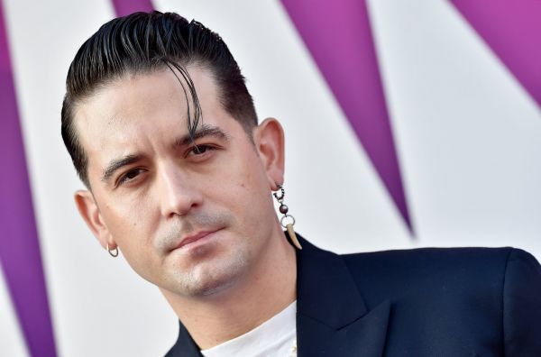 G-EAZY REÇOIT LE SOUTIEN DE DRAKE ET CARDI B APRÈS LA MORT DE SA MÈRE : « LES LARMES NE S’ARRÊTENT PAS »