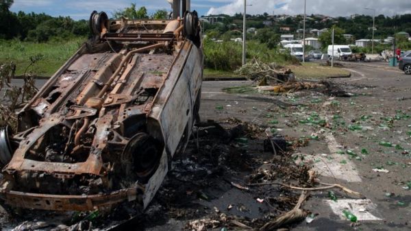 Tensions en Martinique : le préfet annonce un couvre-feu «jusqu'au retour au calme»