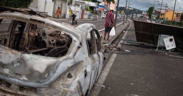 Le préfet de Martinique impose le couvre-feu "jusqu'au retour de l'ordre”