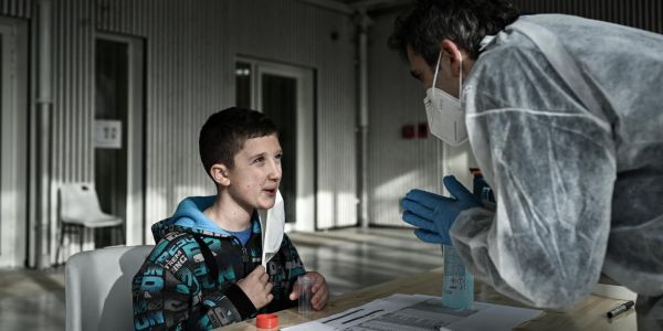 Covid-19 : le nombre de classes fermées a doublé en une semaine