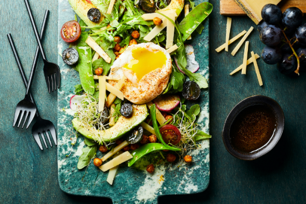 Salade de pois chiches croustillants au Gruyère