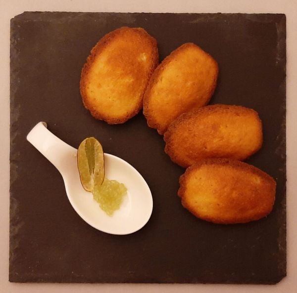 Biscuit madeleine de Commercy. Recette revisitée au citron caviar !