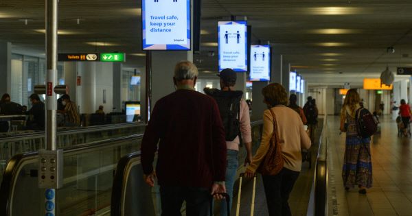 Covid-19. Variant Omicron : l'OMS déconseille les voyages aux personnes à risque