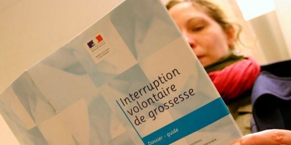 IVG: les députés approuvent le délai de 14 semaines au lieu de 12