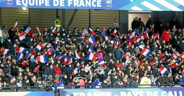 Foot féminin : le Roudourou aux couleurs bleu, blanc, rouge