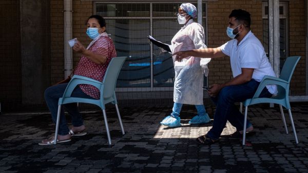 Covid-19 : comment l'Afrique du Sud et le Rwanda font face à l'épidémie après la découverte du variant Omicron
