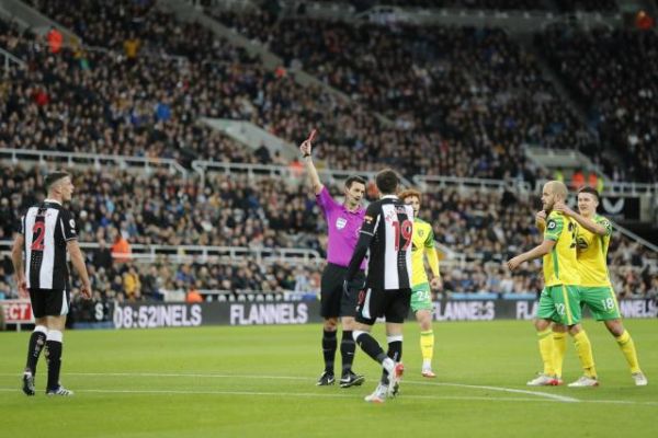 Foot - ANG - Newcastle n'y arrive pas, Leeds s'offre un bol d'air en Premier League