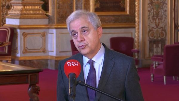 Omicron : faut-il revoir le nouveau protocole sanitaire dans les écoles ?
