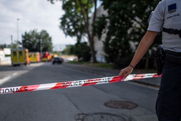 Cherbourg : un homme vêtu en ninja blesse deux policières en tentant de voler un véhicule