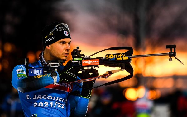 Biathlon : Emilien Jacquelin et Quentin Fillon-Maillet sur le podium à Östersund derrière Sebastian Samuelsson