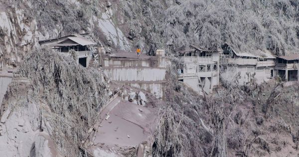 L'éruption du volcan Semeru, qui a semé la panique à Java, a fait au moins 13 morts