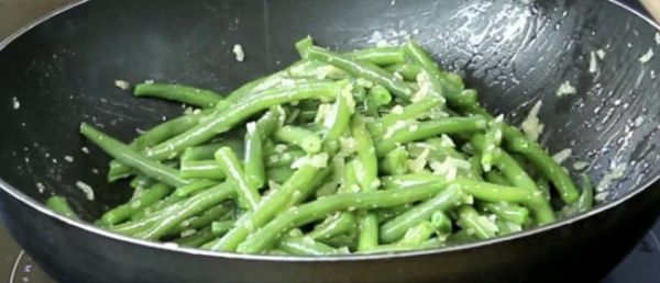 Selon une étude médicale, manger des légumes verts permettrait de lutter contre les migraines - Découvrez les détails de ce rapport