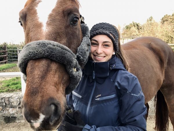 Cotentin. Leanne est à « fond dans son job » : « S'occuper d'un cheval, il y a une différence »