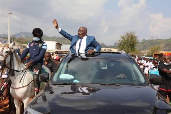 En Côte-d'Ivoire le ministre-gouverneur Albert Flindé installé à la tête du District des Montagnes