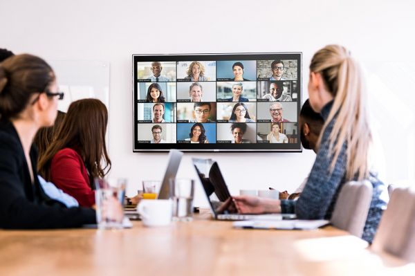 900 salariés apprennent sur Zoom qu’ils ne reviendront pas dans l’entreprise