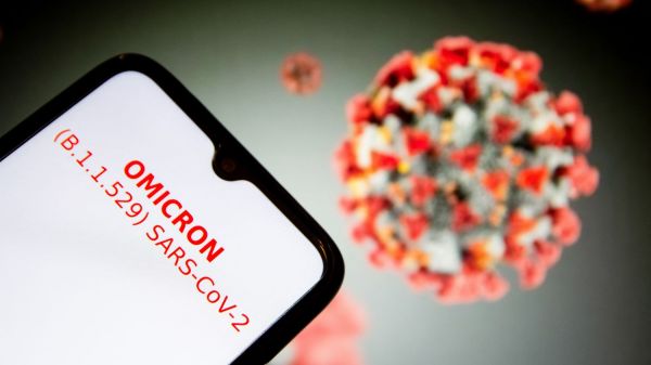 Covid-19 : il n'y a "aucune raison de douter que les vaccins actuels protègent" contre le variant Omicron, assure l'OMS