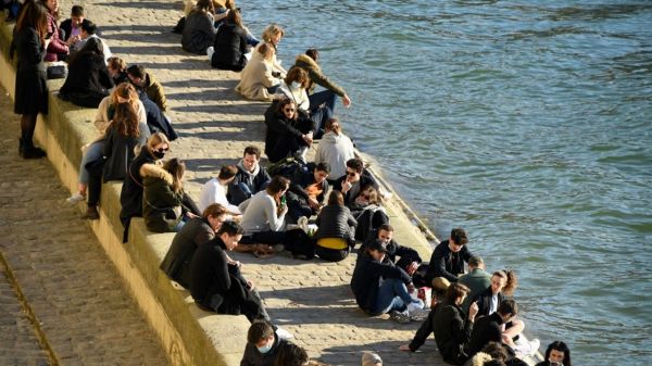 Covid-19 : pourquoi le pic de la cinquième vague n'a-t-il jamais été atteint ?