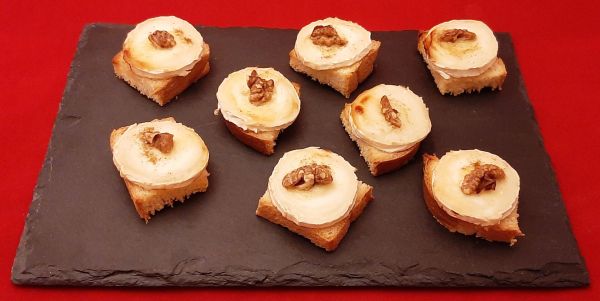 Toast chèvre miel. Amuse-bouche chaud facile et rapide pour un apéritif