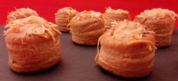 Mini bouchées à la reine jambon béchamel pour l'apéritif. Recette facile !