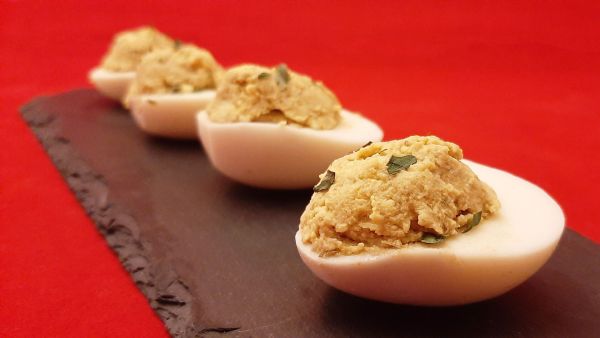Œuf dur tapenade. Recette entrée froide pas chère, rapide et originale