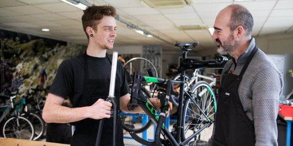 Les candidats se bousculent pour se former à la réparation de vélos
