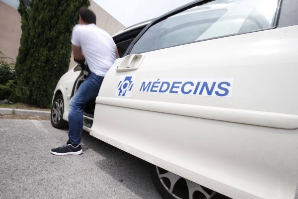 "Je n'ai pas eu le temps de verrouiller ma voiture": le témoignage du médecin violemment agressé dans la nuit à Toulon