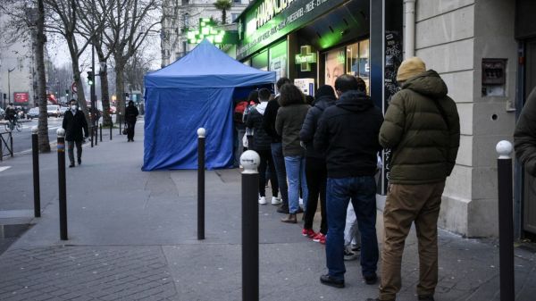 Covid-19 : plus de 309 000 cas quotidiens recensés en moyenne ces sept derniers jours, un nombre jamais atteint depuis le début de l'épidémie