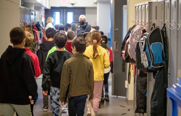Un système de surveillance de la COVID-19 dans les écoles