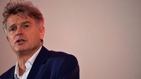 Présidentielle : Fabien Roussel fustige les délocalisations de Peugeot et Renault, une «trahison envers la nation»