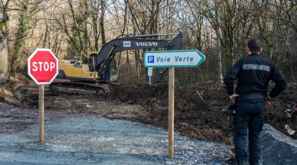 Affaire Delphine Jubillar : En cette deuxième semaine de fouilles, une pelle mécanique déblaye le terrain