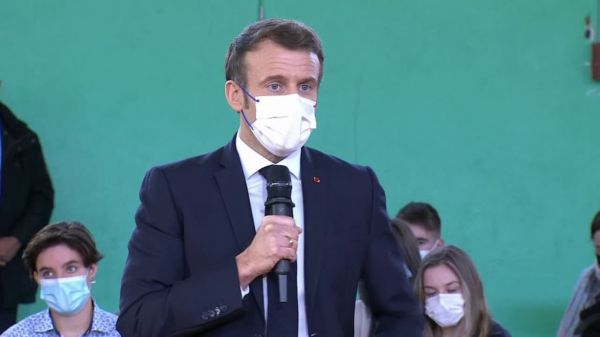 "Je n'ai jamais dit ça":  Emmanuel Macron revient sur la polémique sur l'augmentation des frais de l'Université