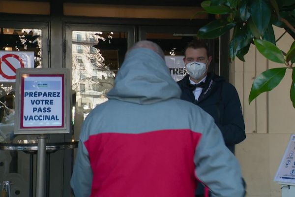 Pass vaccinal : les restaurants doivent contrôler l'identité en cas de doute