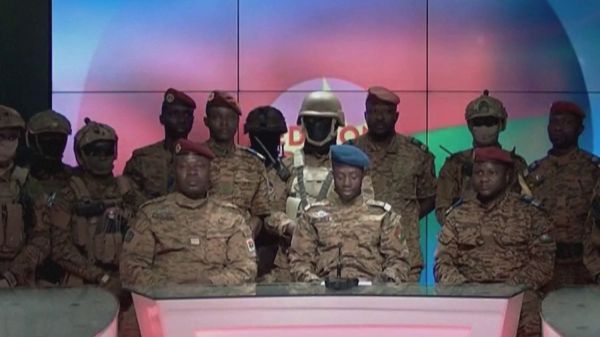 Burkina Faso : des militaires annoncent avoir pris le pouvoir