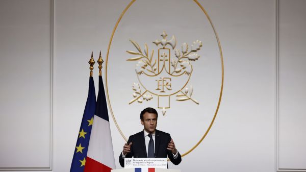 Guerre d'Algérie : le "massacre" de dizaines de Français par l'armée à Alger en 1962 est "impardonnable pour la République", déclare Emmanuel Macron