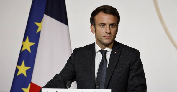 Macron fait un geste envers les pieds-noirs en reconnaissant deux "massacres" en Algérie