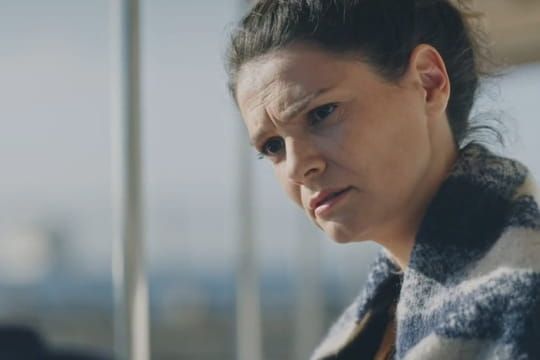 Plus belle la vie du 27 janvier 2022 : Elodie bientôt libérée ? Spoilers