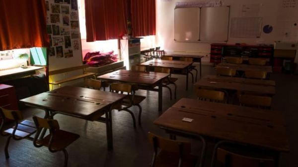Covid-19: plus de 21.000 classes fermées, un nouveau record