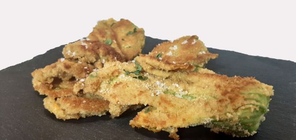 Beignets de fleurs de courgettes. Recette de la cuisine provençale