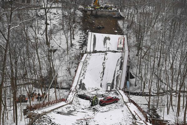 Un pont s'effondre dans une ville où Biden va parler... d'infrastructures