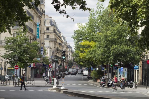 "Chagrin, colère et incrédulité en France et au-delà" après la mort du photographe René Robert