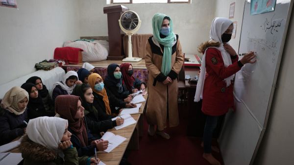 Des adolescentes afghanes condamnées à l'école clandestine : «Les talibans veulent tuer nos rêves»