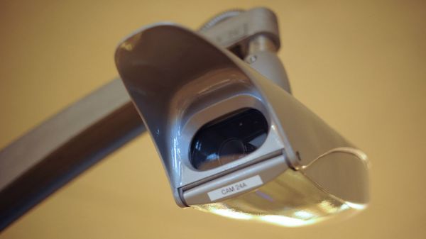 Caméras "intelligentes" : meilleure gestion des flux ou surveillance généralisée, cette technologie fait débat