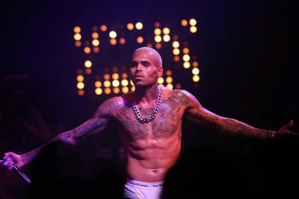 Le chanteur Chris Brown visé par une plainte au civil pour viol