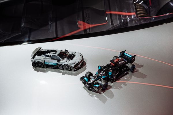 Mercedes-AMG : les W12 F1 et Project One arrivent en LEGO !
